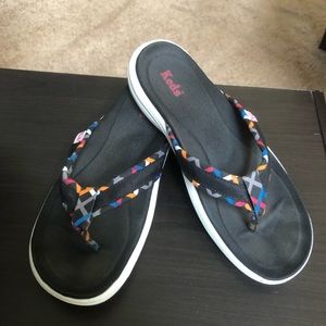 Keds thong flip flops. Size 8. Black and plaid detail.